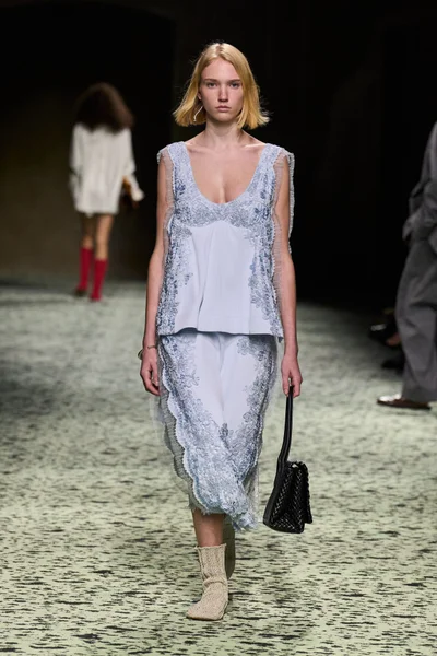 Look 8